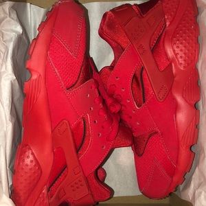 NIKE Huarache Run GS.